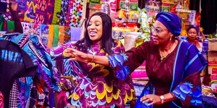 FG Rolls Out Renewed Hope “MARKET MONI” Targets to pull 1.5 Million Market Women out of Poverty by supporting their small businesses