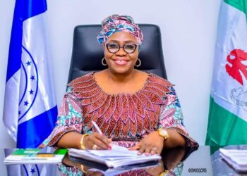 Wife of Cross River Governor, Rev. Otu and MD/CEO of Cross River State Tourism Bureau, Prince Ojoi Donate Food, Non Food Items and Cash to Ikot Ana Community