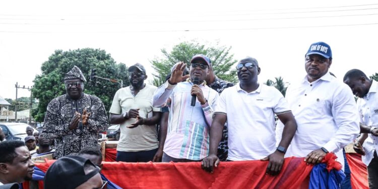 C’River Deputy Governor Odey receives PDP defectors in Northern Senatorial District