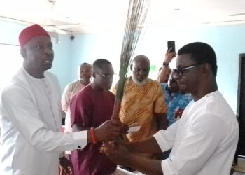 Ntufam Owuna receives defectors to APC