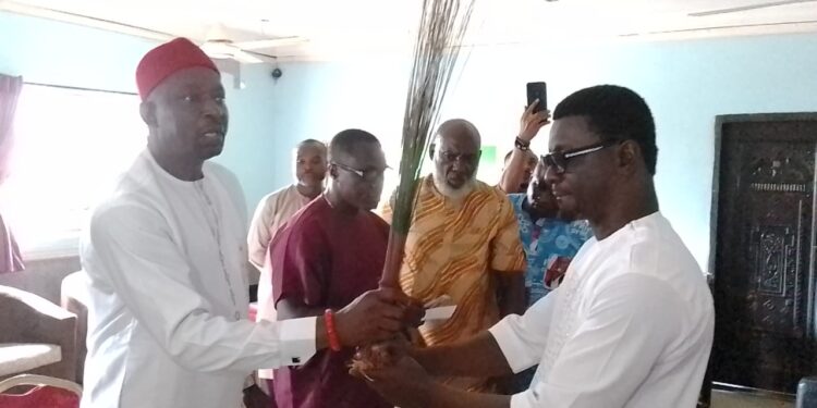 Ntufam Owuna receives defectors to APC
