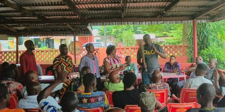 DG Bordercom, Okpo welcomed former PDP Ward Chairman Felix Etekpi and others to the APC.