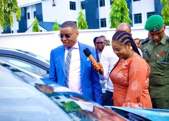 Governor Otu Presents Official Vehicles to Vice Chairmen of Council