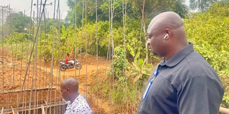 Undiandeye Makes Unscheduled Visit to Project Site